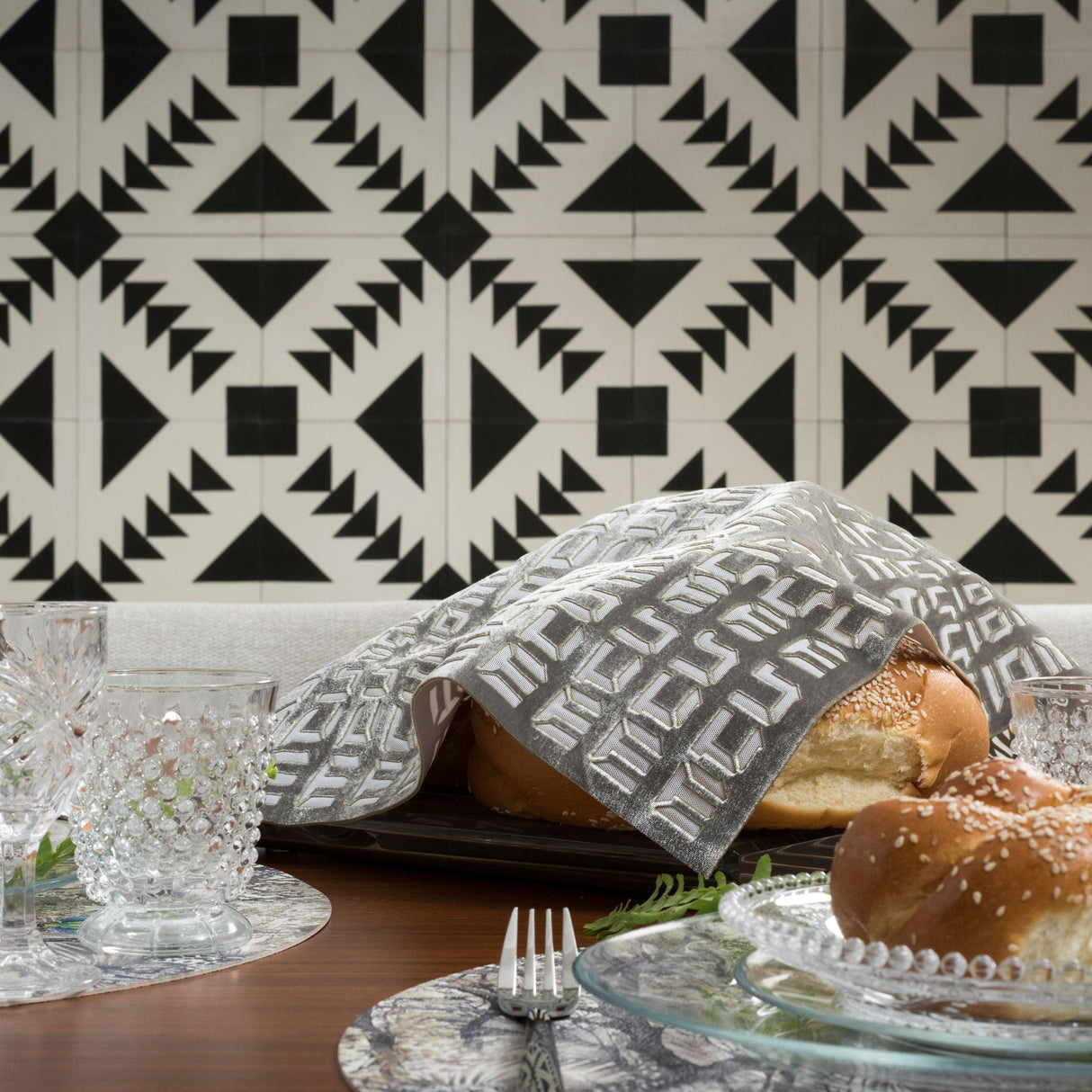 Challah Cover Hebrew Type: Black
