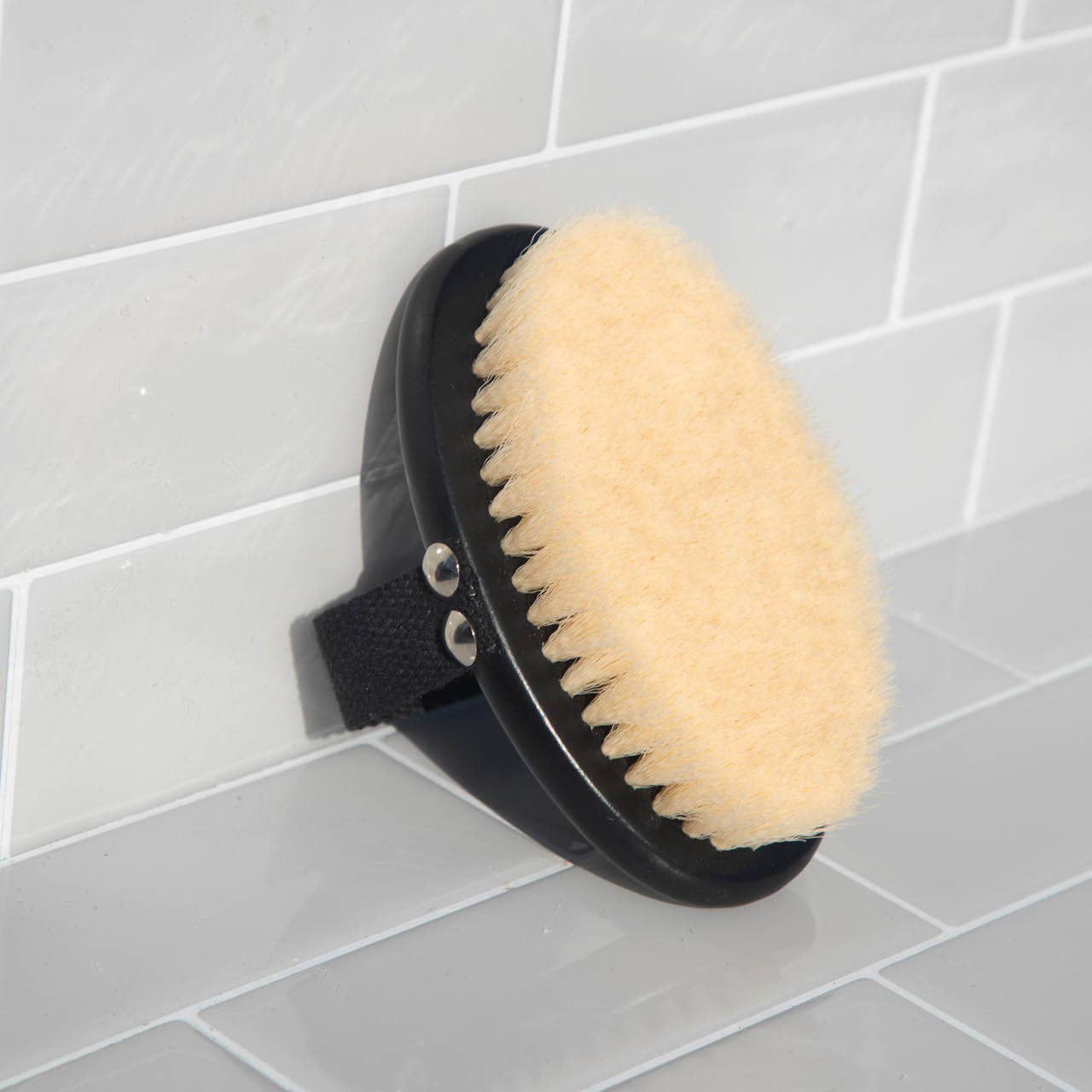 KITSCH Exfoliating Body Dry Brush - Image 6
