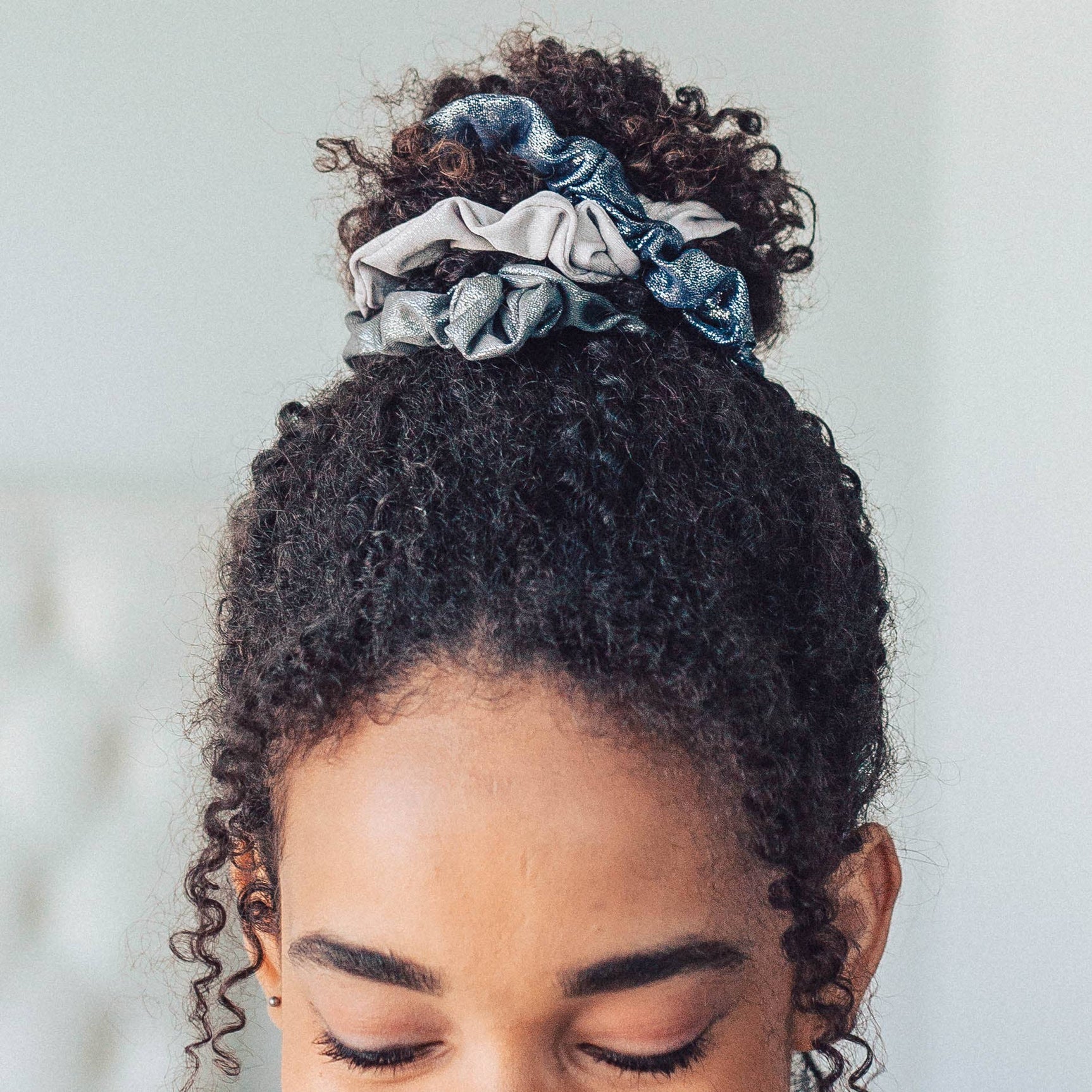 KITSCH Scrunchies Metallic (Black/Gray) - Image 3