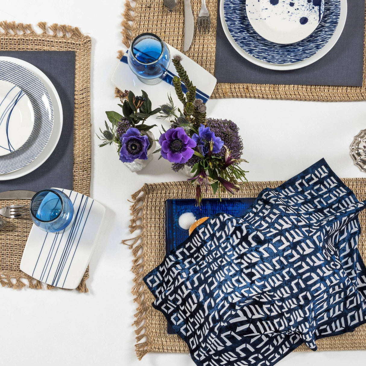 Challah Cover Hebrew Type: Black