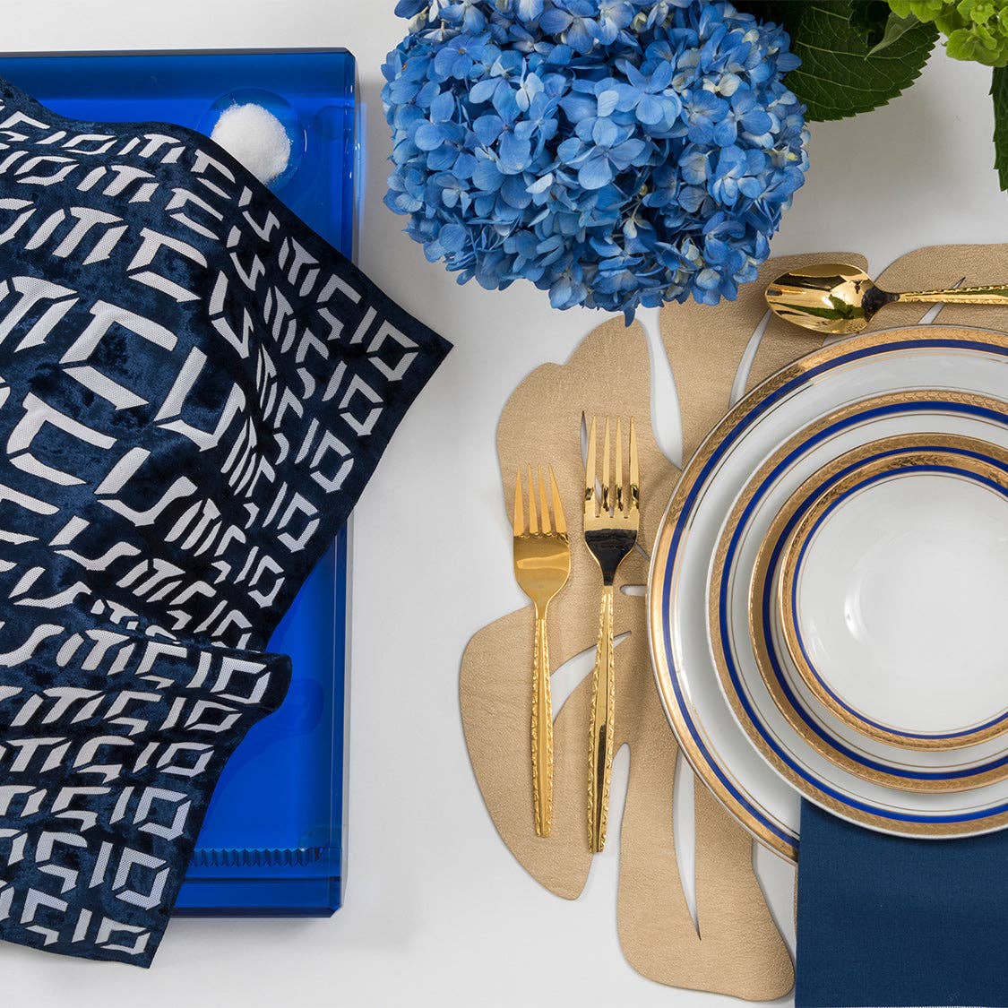 Challah Cover Hebrew Type: Black