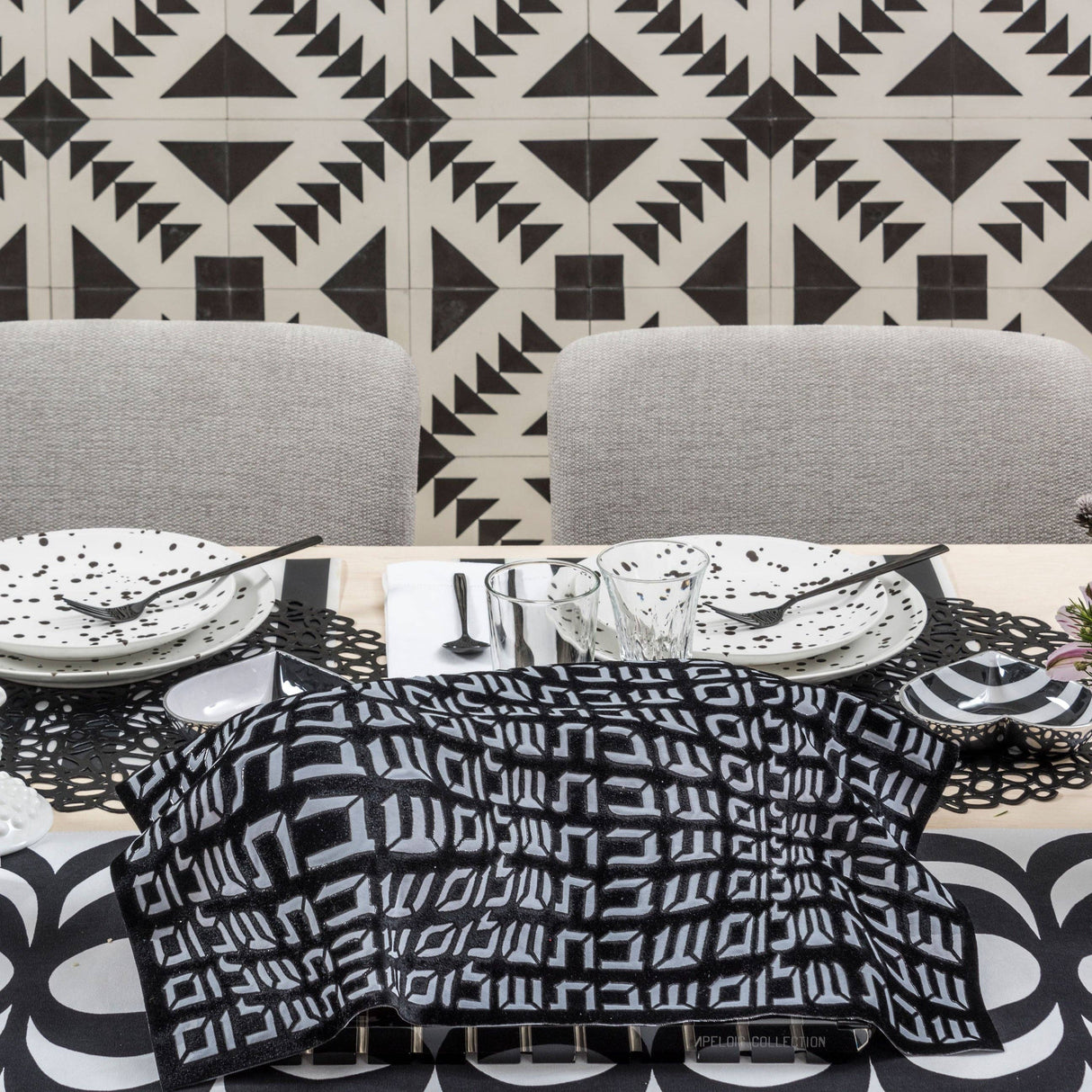 Challah Cover Hebrew Type: Black