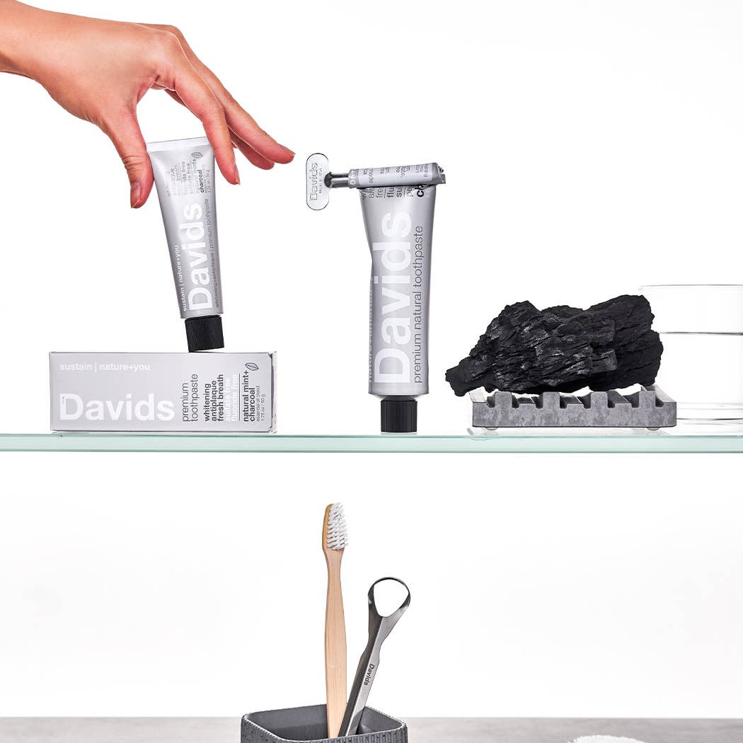 Davids premium toothpaste / charcoal+peppermint