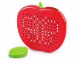Hape E1712 Pizarra Magnética Pequeña con Diseño de Manzana