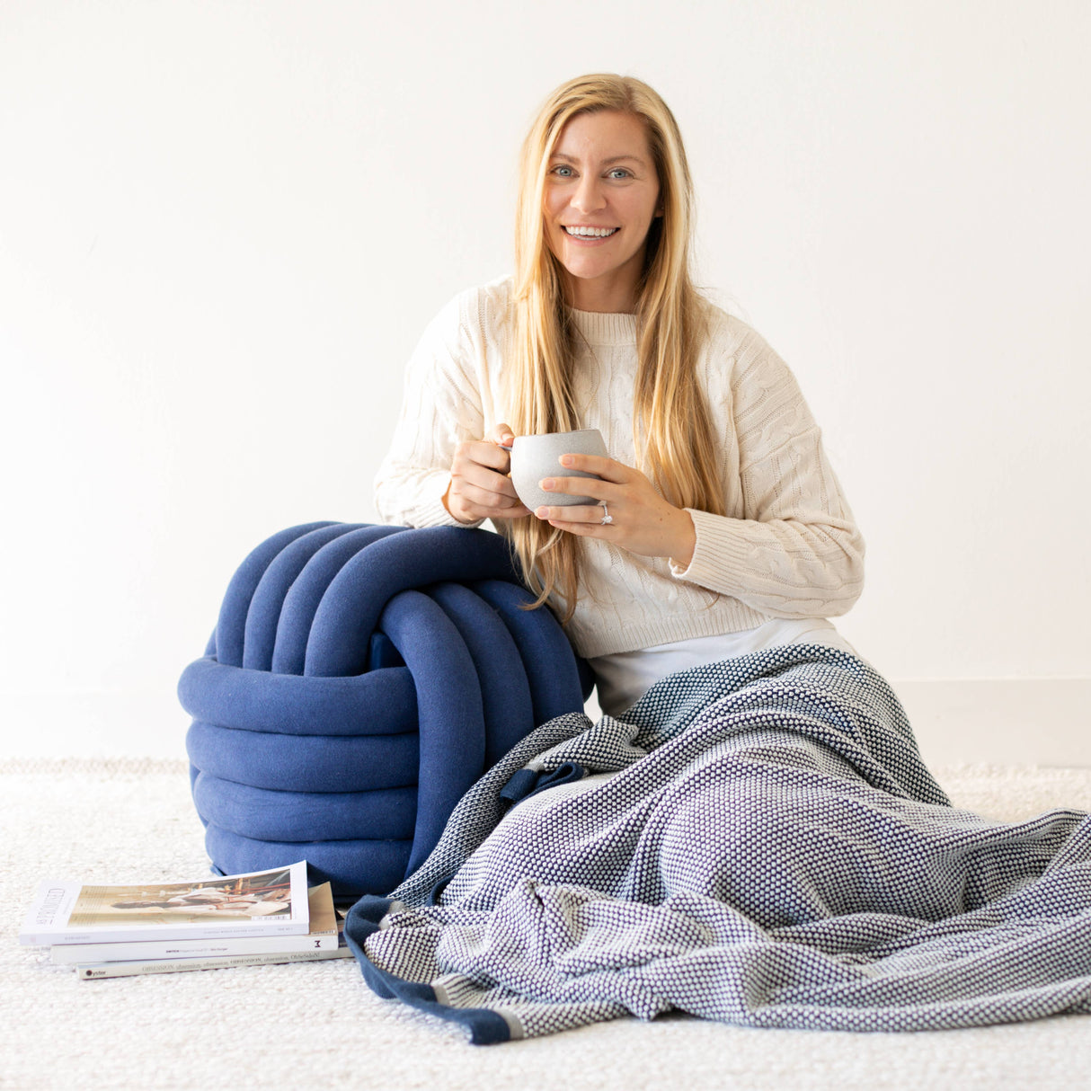 Knot Pouf - Federal blue mel