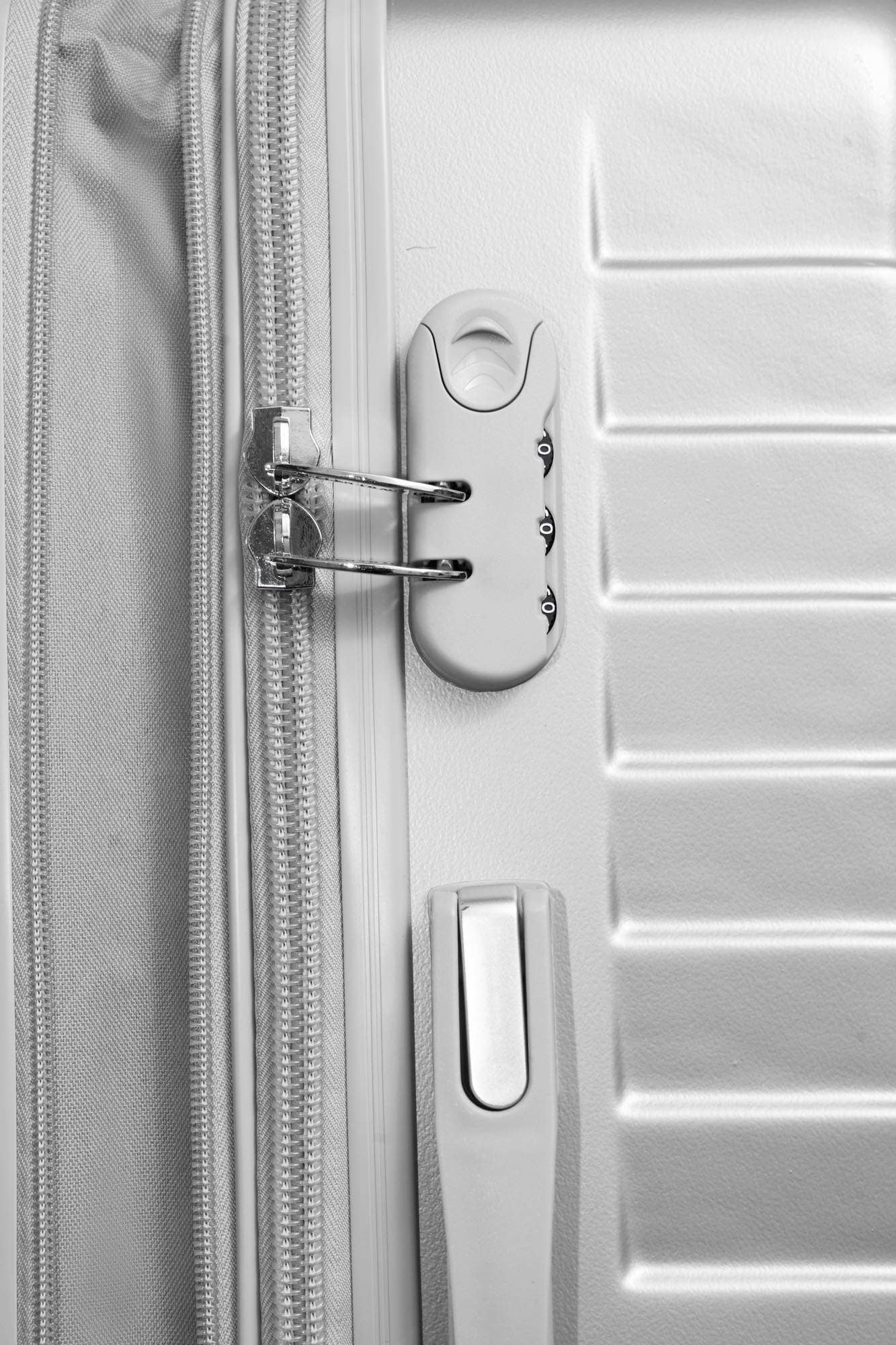 The Legend Ellen Tracy 3 PC Hard Sided Luggage Set: 331-CHROME - Image 21
