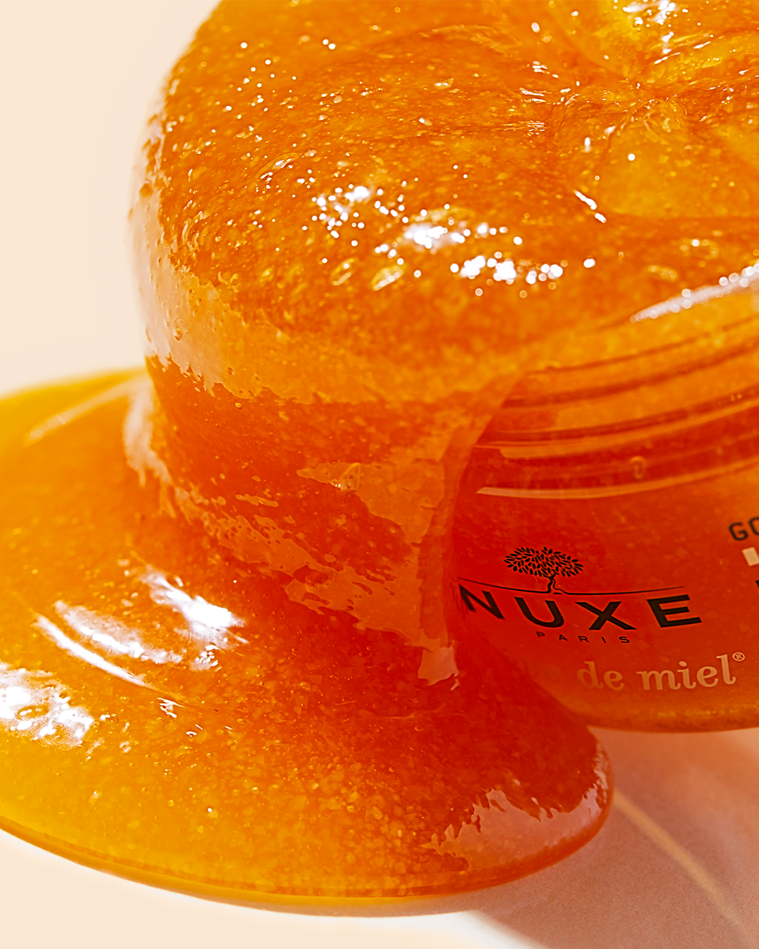 NUXE Rêve de Miel® Nourishing Body Scrub – 5.9 oz - Image 3