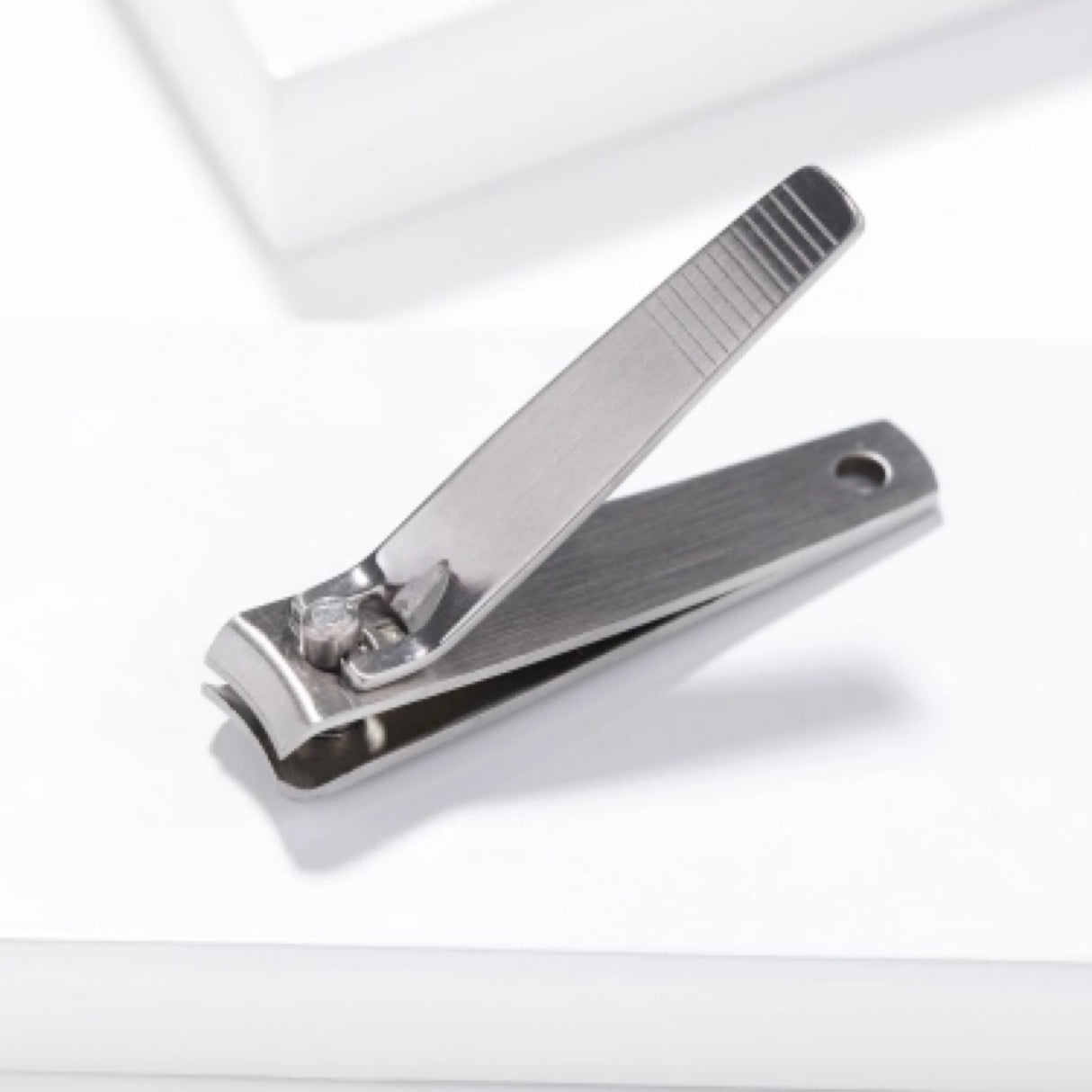 TWEEZERMAN Deluxe Fingernail Clipper